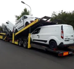 Auto‑transporter u vožnji s više vozila – siguran prijevoz automobila