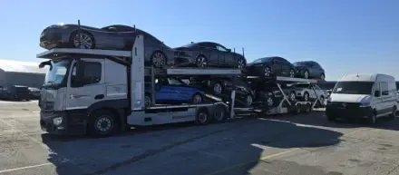 Prijevoz luksuznih automobila specijalnim transporterom