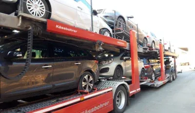 Specijalizirani kamion za prijevoz novih automobila