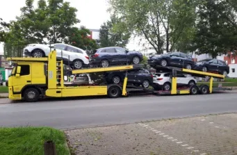 Utovar automobila na auto‑transporter – međunarodni prijevoz vozila